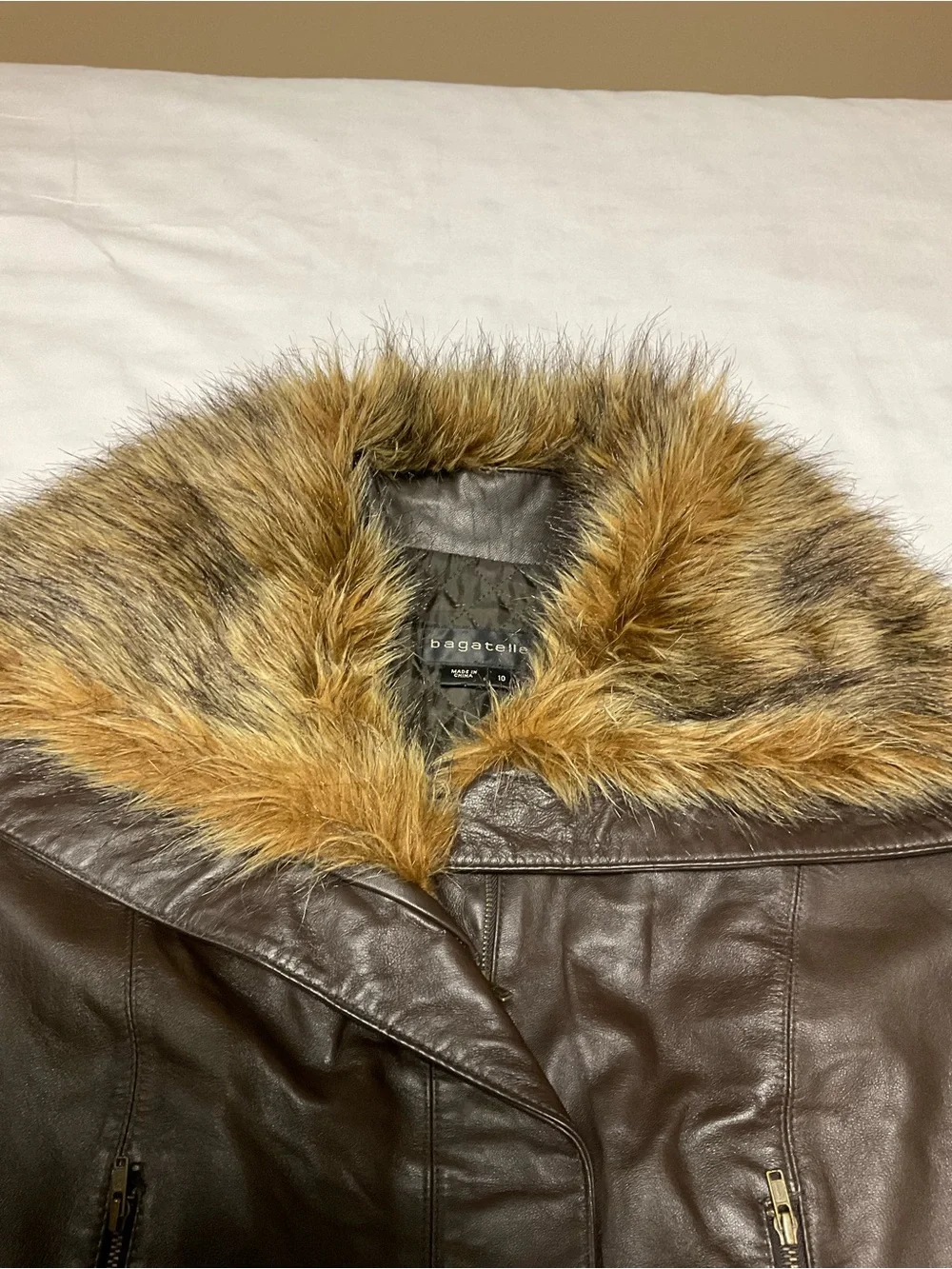VTG Y2K Bagatelle Brown Genuine Leather Jacket Faux Fur Collar. Size 10